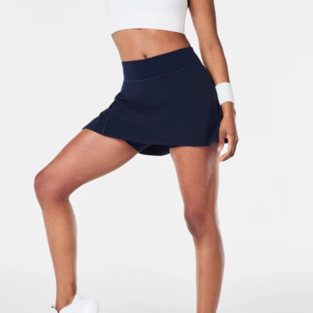 - NWT Women’s Spanx Get Moving Skort, 14inch, navy, medium